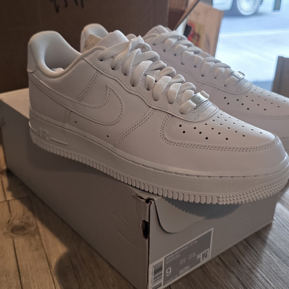 Nike White Women's Sneakers